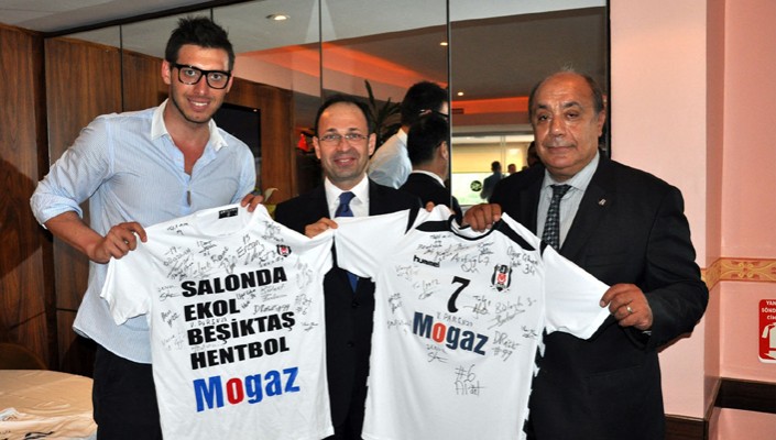 Şampiyon Hentbol Takımımız Kutlama Yemeğinde Buluştu