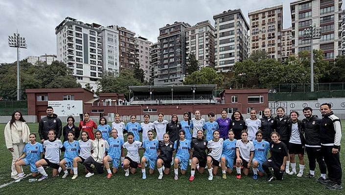 İskenderun 6 Şubat Kadın Futbol Takımı’ndan Kadın Futbol Takımımıza Ziyaret