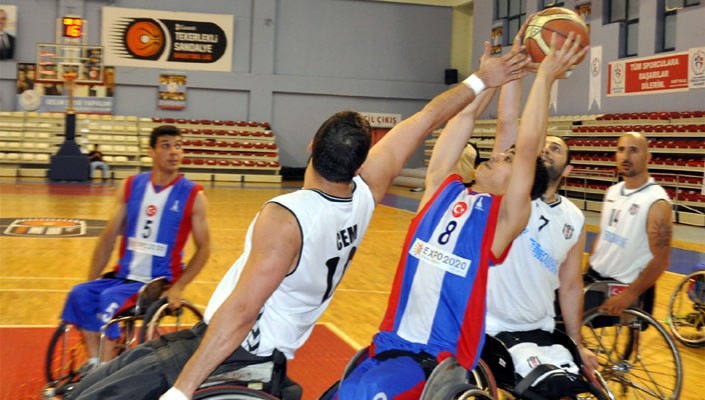 Beşiktaş:82 İzmir B.Bld.:47