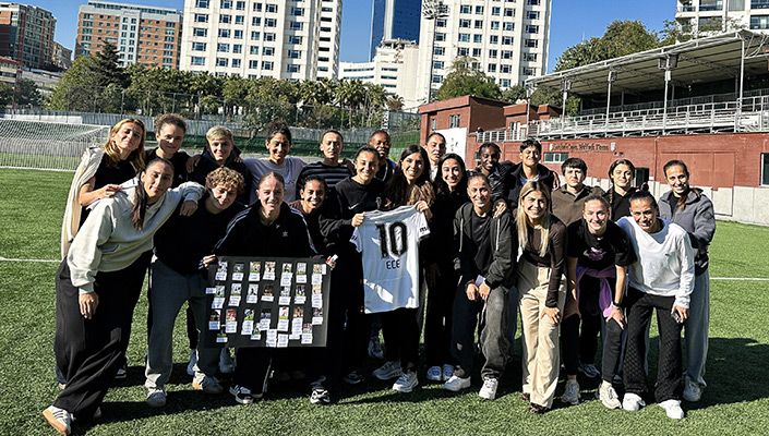 Kadın Futbol Takımımız, ‘Öz Farkındalık, Takım Bütünlüğü ve İletişim” Eğitimine Katıldı