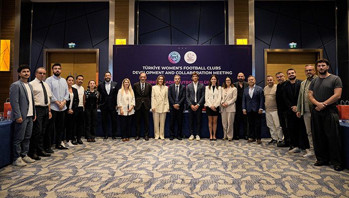 Kadın Futbol Takımımız, ‘Türkiye Kadın Futbol Kulüpleri Gelişim ve İş Birliği Toplantısı’na Katıldı