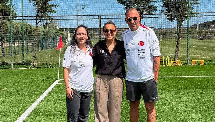 Kadın Futbol Takımımızın Teknik Direktörü Didem Karagenç, U15 Kız Millî Takım Seçme Kampını Ziyaret Etti