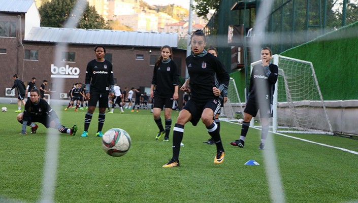 Kadın Futbol Takımımız Yeni Sezon Hazırlıklarını Sürdürüyor