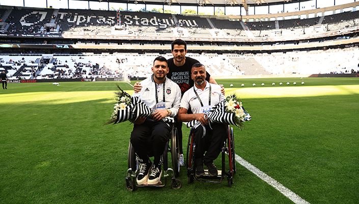 Kaptanımız Necip Uysal’dan Anlamlı Destek