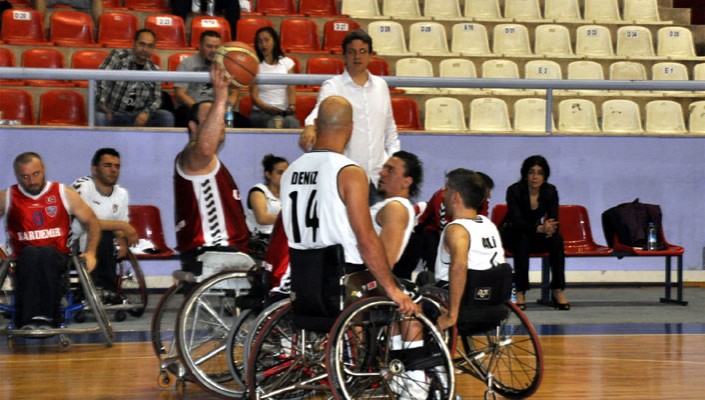 Beşiktaş RMK Marine:81 K.D.Ç. Karabükspor:44