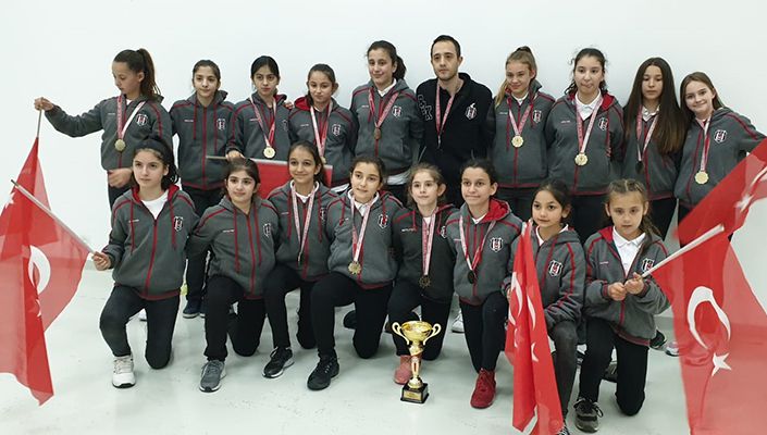 Kız Basketbol Takımlarımız Kupalarını Aldı