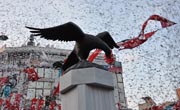 Beşiktaş’a Yeni Kartal Heykeli