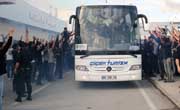 Taraftarlarımızdan Takımımıza Coşkulu Karşılama