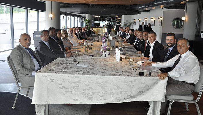 Kulübümüzden TFF Başkanı Mehmet Büyükekşi ile Kulüpler Birliği Vakfı Üyesi Kulüplerin Başkanlarına Dostluk Yemeği