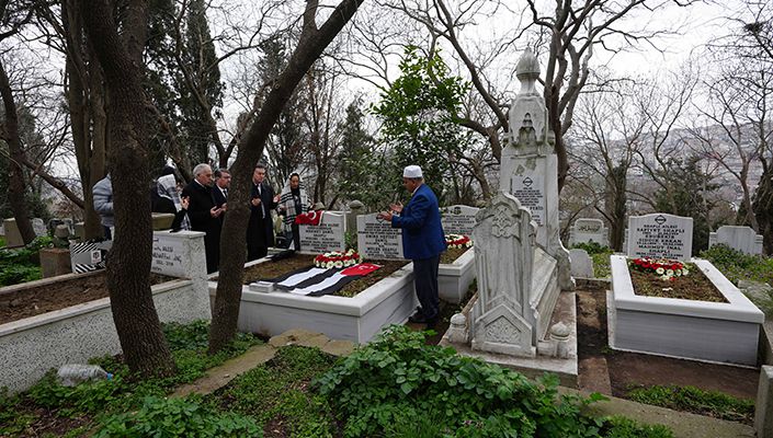 Kulübümüzün Büyüklerini Kabirleri Başında Andık