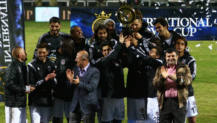 Beşiktaşımız, Şampiyonluk Kupasını Törenle Aldı
