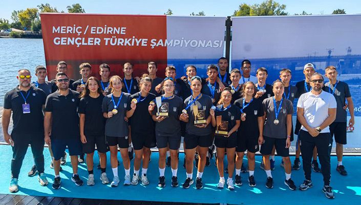 Kürek Takımımız, Gençler Türkiye Şampiyonası Kürek Yarışları’nda 29 Madalya ve 3 Kupa Kazandı