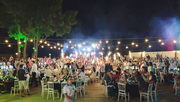 Kuşadası Beşiktaşlılar Derneği Balo Düzenledi