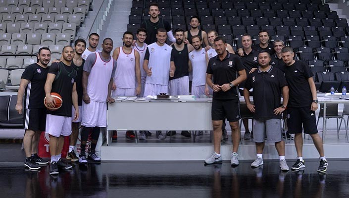 Kyle Weems'in Doğum Günü Kutlandı