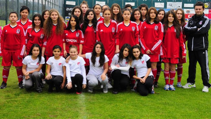 Kız Futbol Takımımız Faaliyetlere Başladı