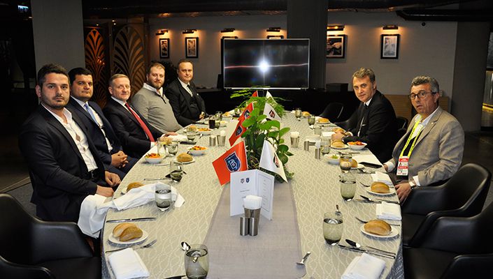 M. Başakşehir Yönetimine Dostluk Yemeği