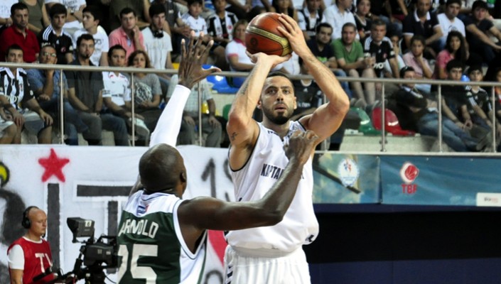 Beşiktaş:77  Aliağa Petkim:71