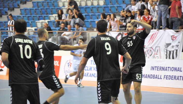 Hentbolda Rakip Büyükşehir Bld. Ankaraspor