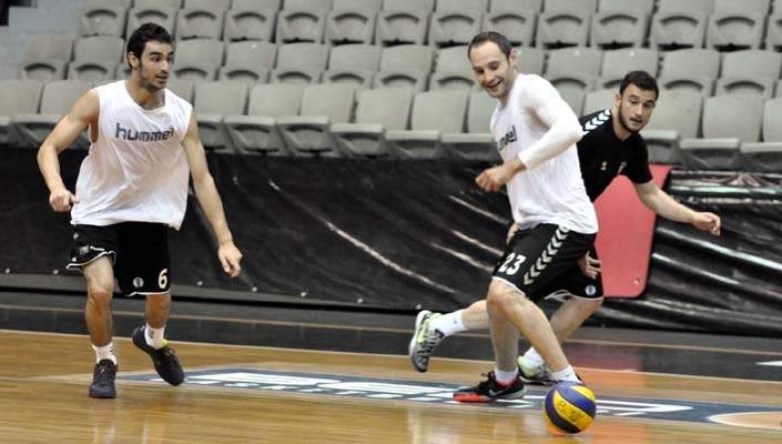 Basketbolcularımız Futbol Maçı Yaptı