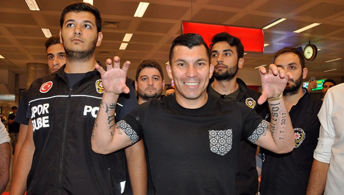 Gary Medel İstanbul’a Geldi
