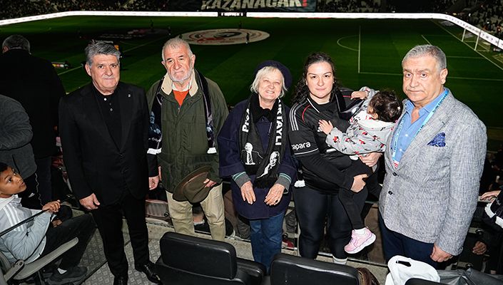 Merhum İlber Ortaylı’nın Ailesi Tüpraş Stadyumu’nda Ağırlandı