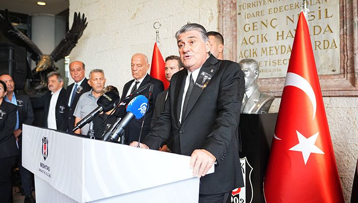 Merhum Metin Keçeli İçin Tüpraş Stadyumu’nda Tören Düzenlendi