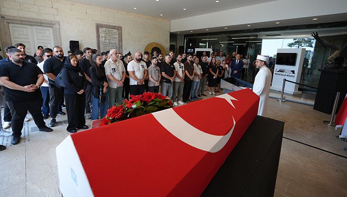 Merhum Necdet Uçar İçin Tüpraş Stadyumu’nda Tören Düzenlendi