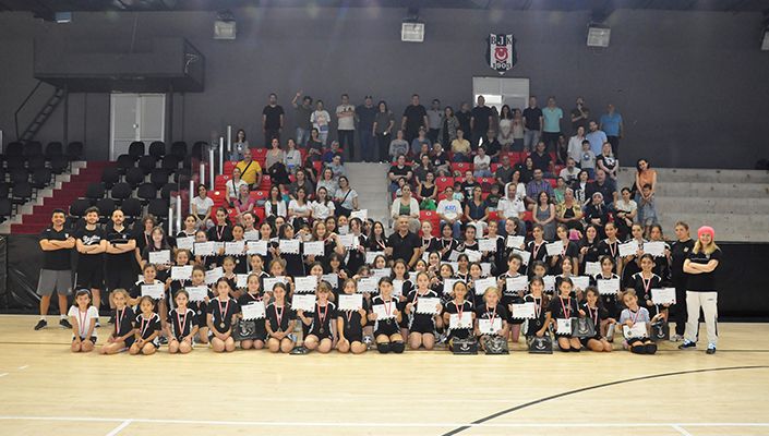 Merkez Voleybol Okulumuzda 2021-22 Sezonu Kapanış Töreni Yapıldı