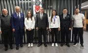 Milli Güreşçilerimiz Nesrin Baş ile Selvi İlyasoğlu’ndan Başkanımız Serdal Adalı’ya Ziyaret