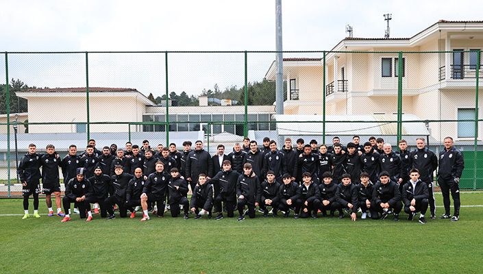 Neftçi PFK U-17 Takımından Futbol A Takımımıza Ziyaret