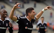 Mario Gomez powers Beşiktaş to 2-0 win at home to M. Başakşehir
