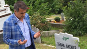 Şenol Güneş, Merhum Kenan İskender'in Mezarını Ziyaret Etti