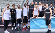 Michael Thompson'ın Doğum Günü Kutlandı