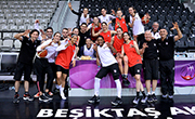 Kiah Stokes'un Doğum Günü Kutlandı