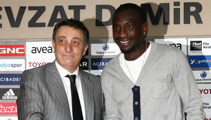 Niang İçin İmza Töreni Düzenlendi