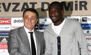 Niang İçin İmza Töreni Düzenlendi