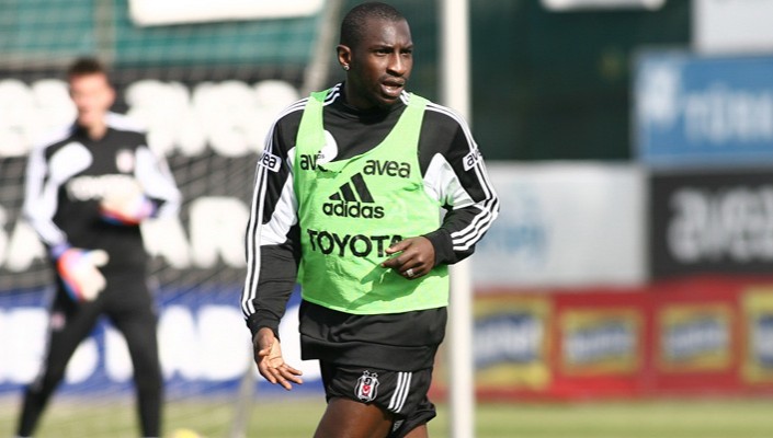 Niang İçin İmza Töreni