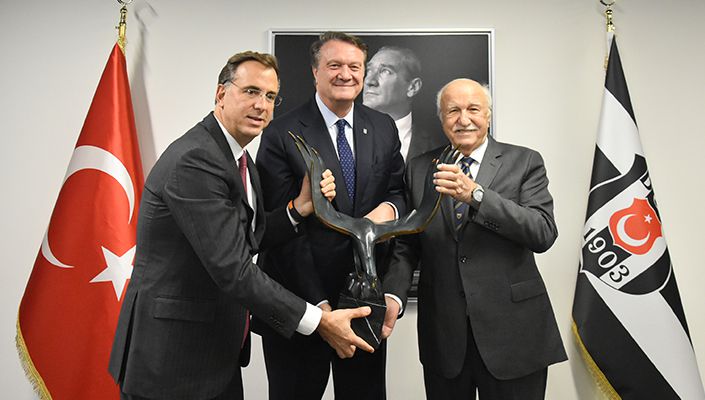 Özyeğin Ailesinden Kulübümüze Anlamlı Ziyaret