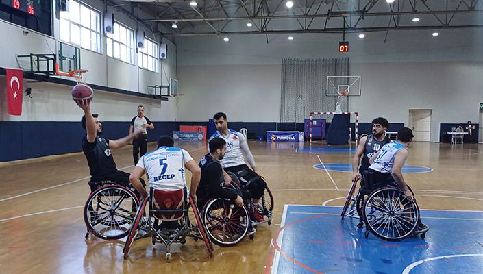 Pendik Bld.:51 Beşiktaş:71 