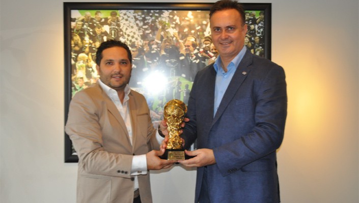 Plaj Futbol Takımımız Kupasını Takdim Etti