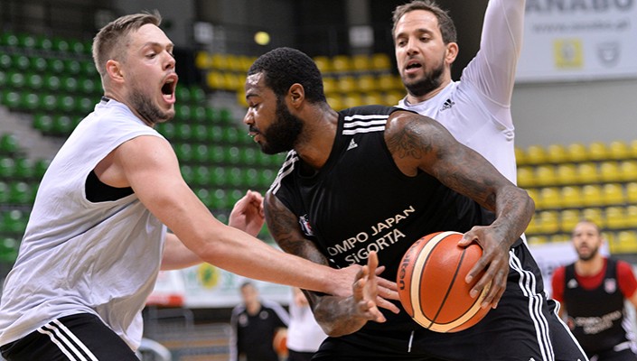Polonya'da İlk Antrenman 
