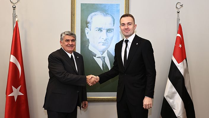 Profesyonel Futbolcumuz Mert Günok’la Yeni Sözleşme İmzalandı
