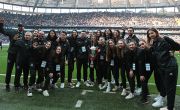 Şampiyon Beşiktaş Ceylan Kadın Voleybol Takımımız Taraftarlarımızı Selamladı