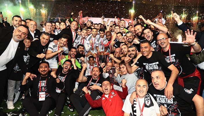 Şampiyon Beşiktaşımız, Büyük Taraftarımızla Semtimizde Buluşacak