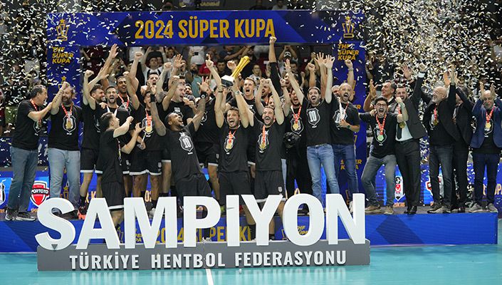 Şampiyon Hentbol Takımımız Kupasına Kavuştu