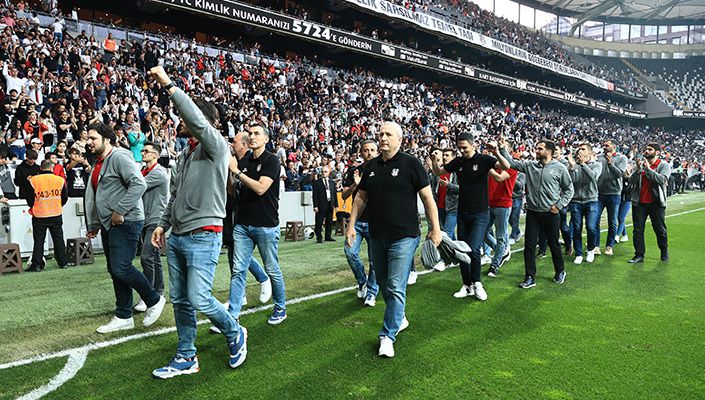 Şampiyon Hentbolcularımız Vodafone Park’ta Taraftarlarımızı Selamladı