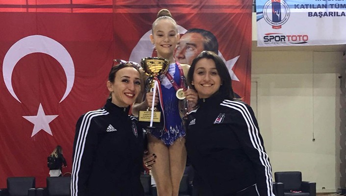Jimnastikçimiz Jasmine Nicole Balat Cumhuriyet Kupası Yarışması’nda Şampiyon Oldu
