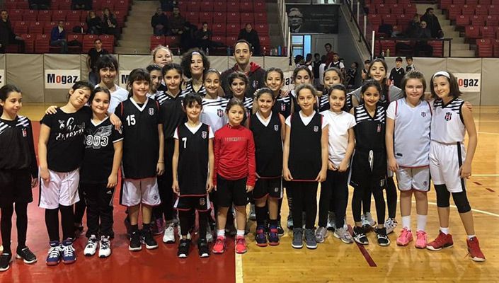 Süleyman Seba Spor Salonu’nda “En İyi Arkadaşını Getir” Etkinliği Düzenlendi