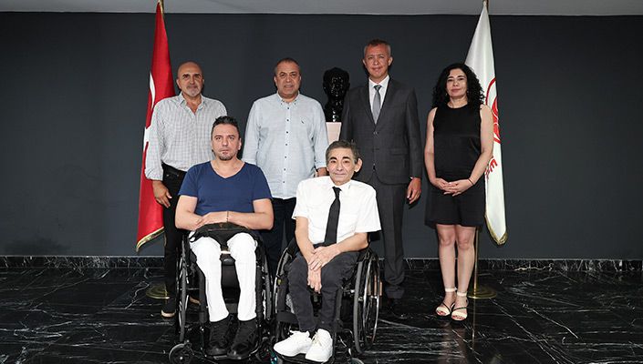 Tekerlekli Sandalye Basketbol Takımımız, Türkiye Basketbol Federasyonu Genel Sekreteri Dr. Serhan Antalyalı’yı Ziyaret Etti