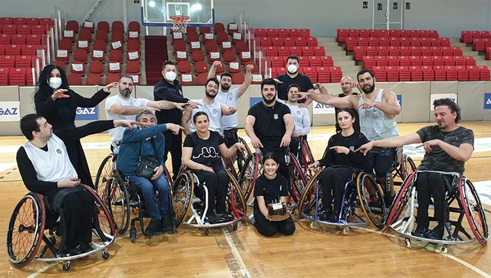 Tekerlekli Sandalye Basketbol Takımımızda Doğum Günü Kutlaması